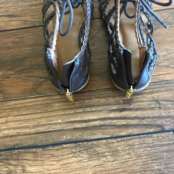 Girls Size 1 Dark Brown Sandals - Picture 3 of 3